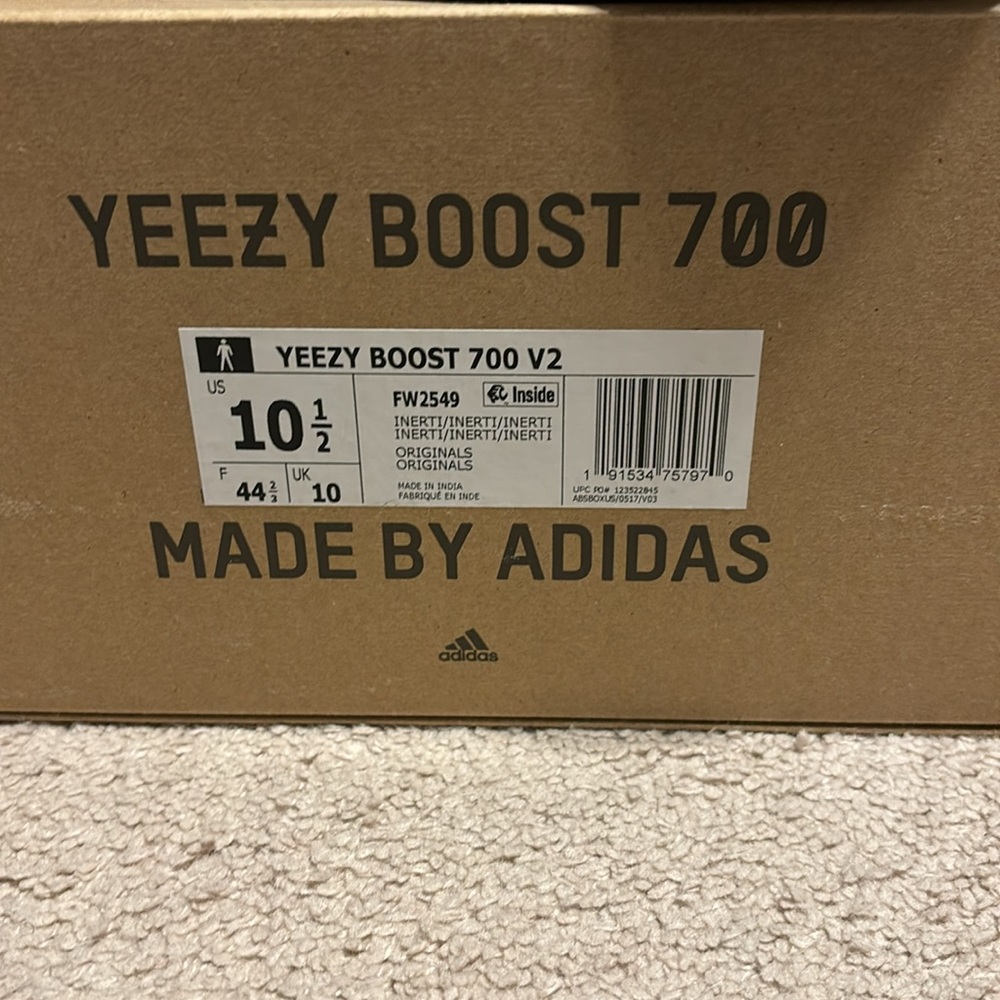 Yeezy 700 v2 Inerti - Picture 3 of 3